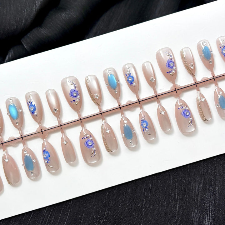 Elegant Floral-Design Press-On Nail Collection