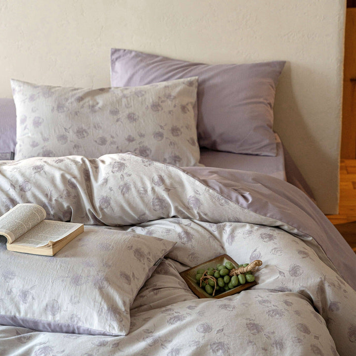 Duvet cover set made of cotton Renforcé with fine Toile flower pattern and extra soft jersey fitted sheet