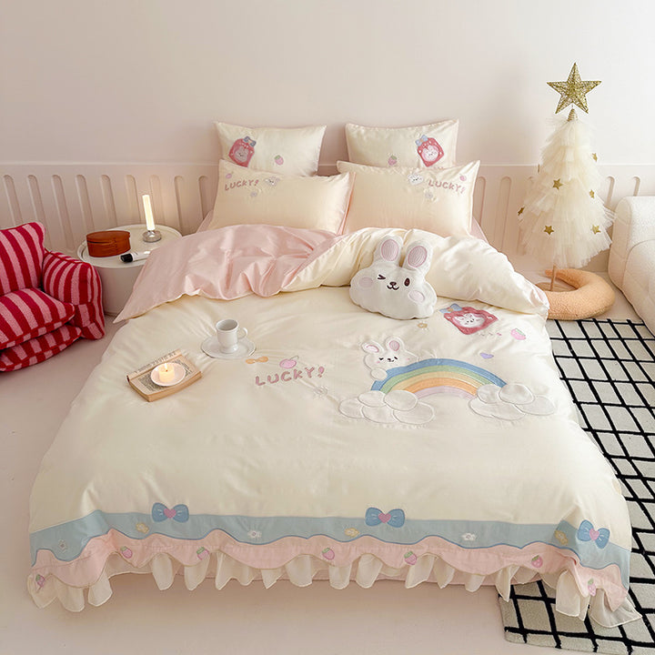 Children's bedding set with astronaut and star print, reversible function