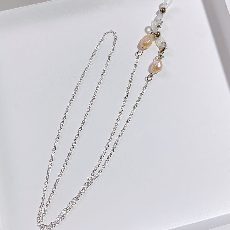 Elegant jewelry holder chain with pearl and gold accents Stornfield