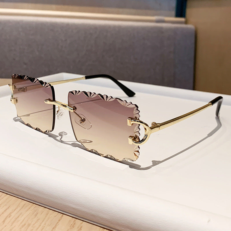 Ladies fashionable sunglasses with playful frame Stornfield