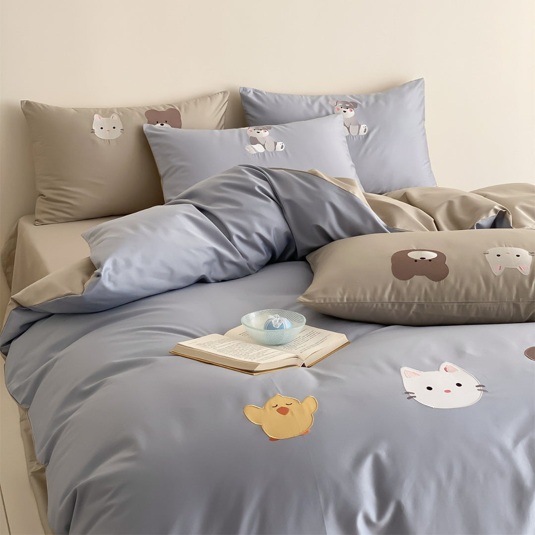 Playful Animal Print Reversible Cotton Sateen Duvet Cover and Pillowcase Set