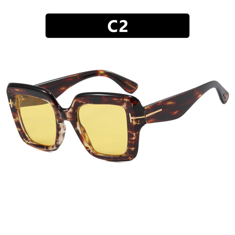 Women's square sunglasses with comfortable plastic frame and UV protection Stornfield