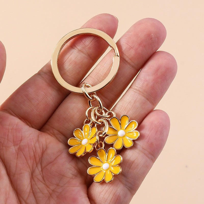 Keychain with Three Playful Daisies Stornfield