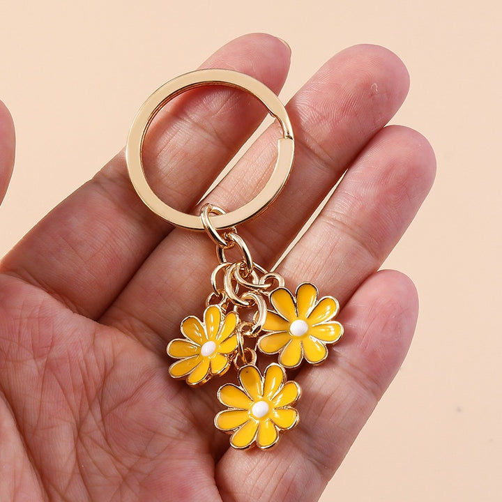 Keychain with Three Playful Daisies Stornfield