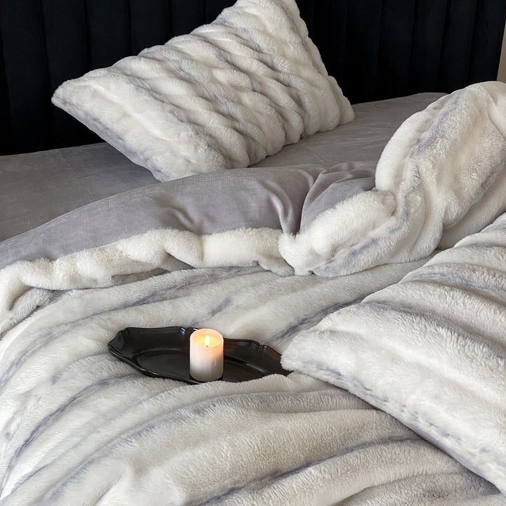 High-pile cuddle duvet cover set made of faux fur with fine striped texture