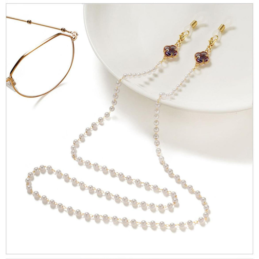 Elegant glasses holder chain with pearl accents Stornfield