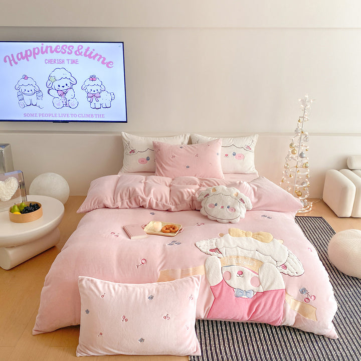 Children's bedding set with 3D plush cat appliqué and reversible function