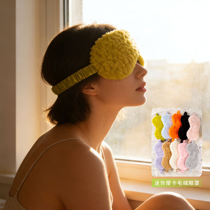 Women's luxury sleep mask with voluminous faux fur cover and softly padded eye area Stornfield