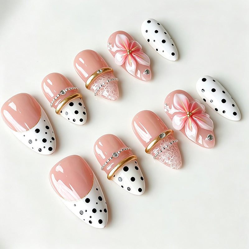 Elegant and artistic artificial nails Stornfield
