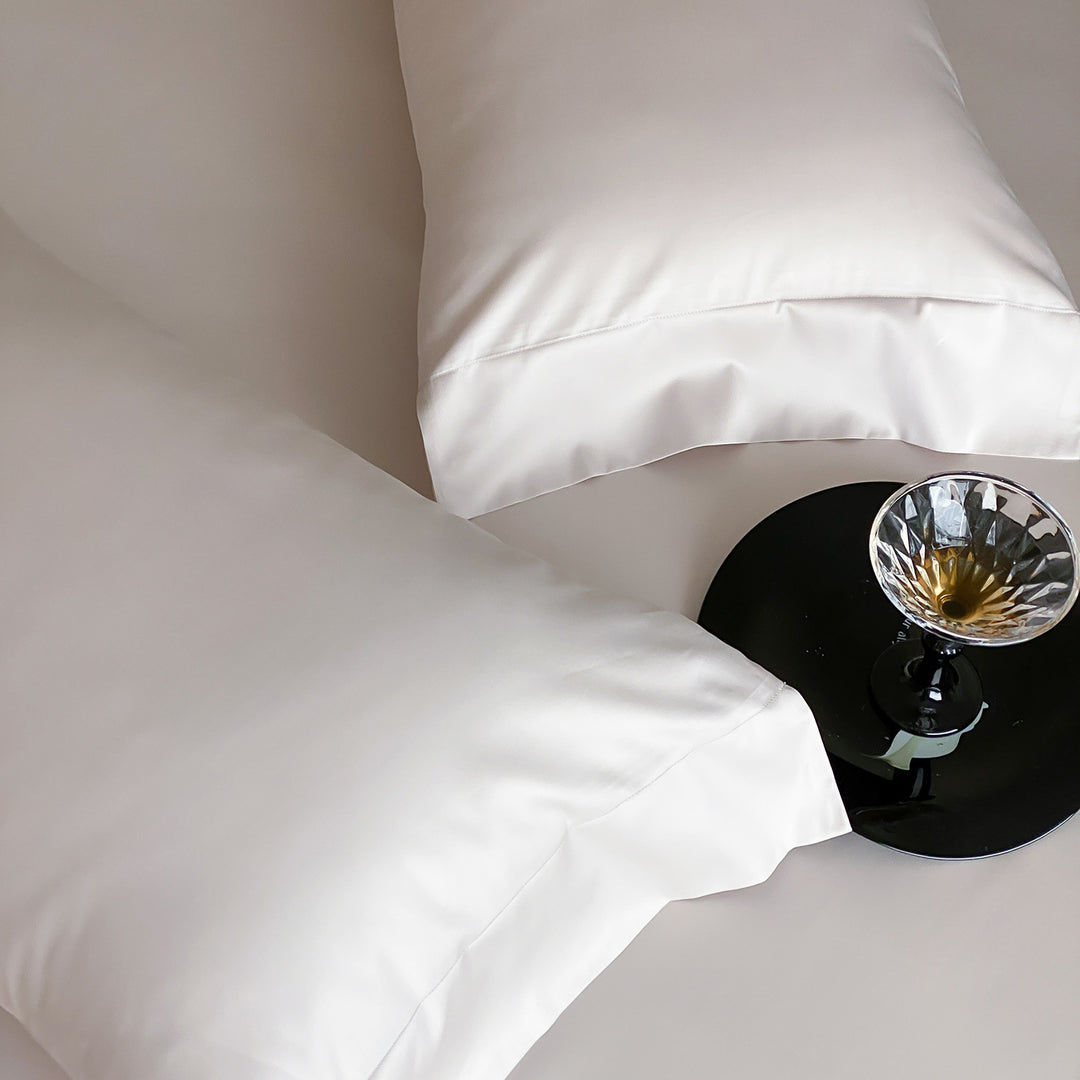 Premium cotton satin pillowcase set with hotel closure and fine piping