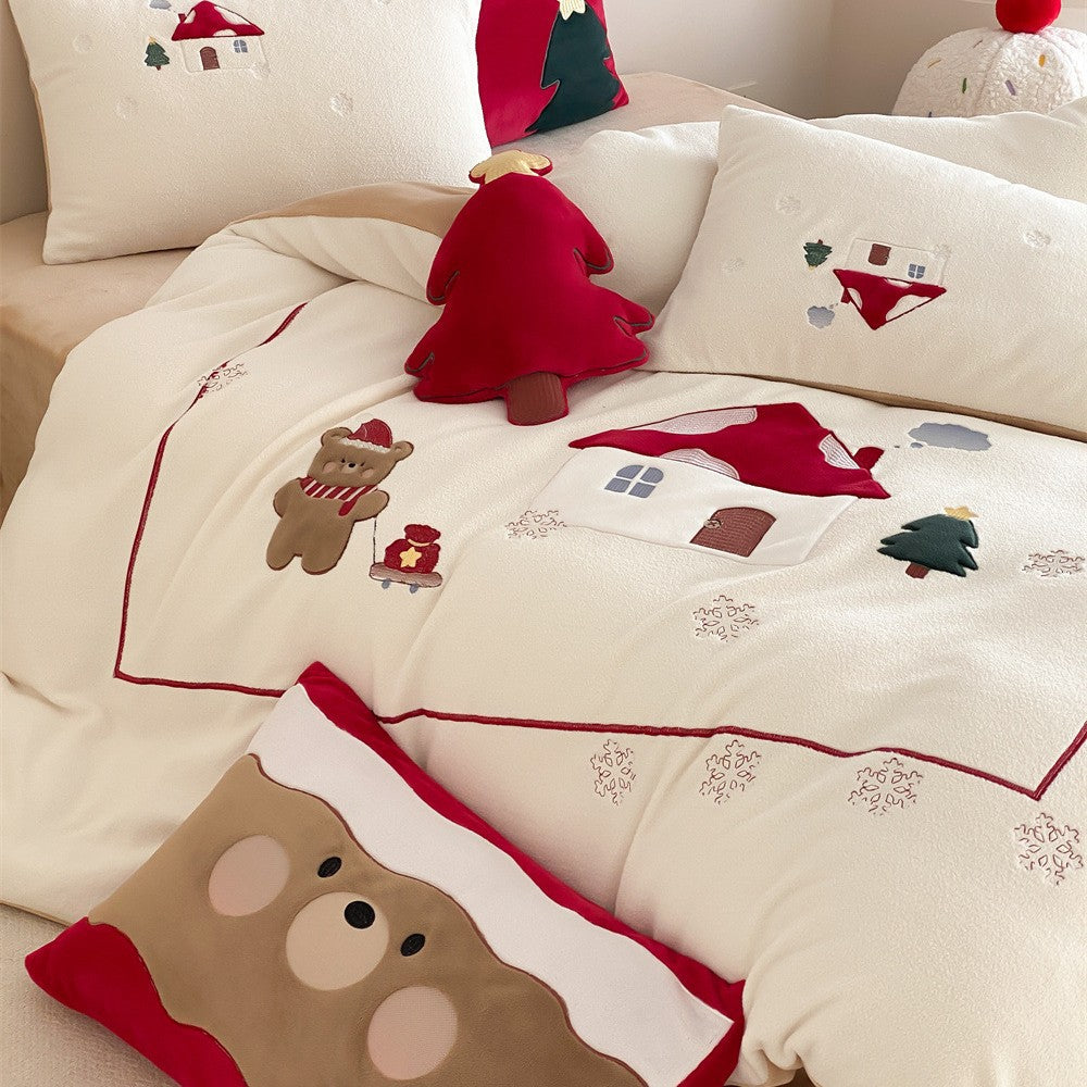 Children's bedding set with wintery appliqués, reversible side and cuddly pillow