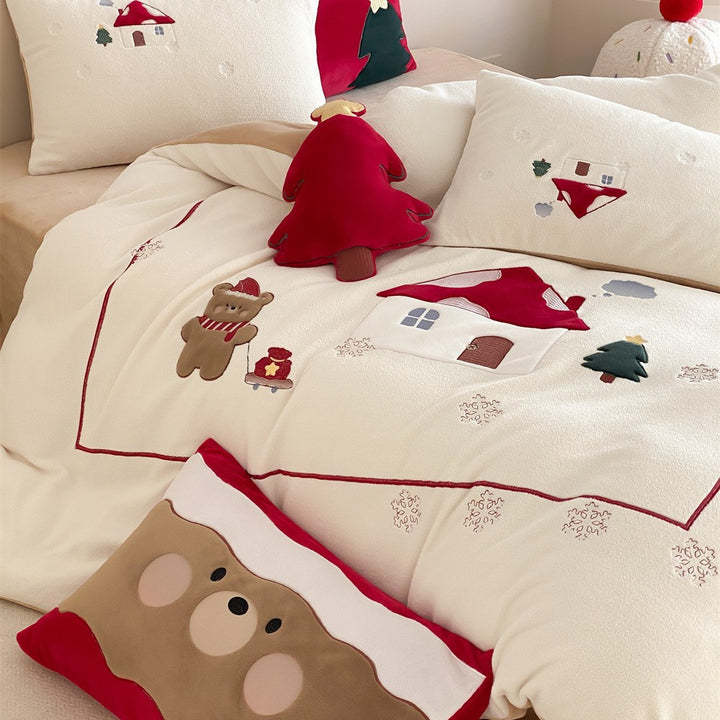 Children's bedding set with wintery appliqués, reversible side and cuddly pillow