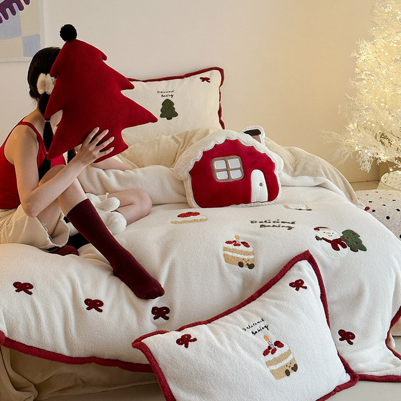 Cozy Reversible Bedding Set made of Teddy Fleece with Embroidered Designs and Decorative Piping