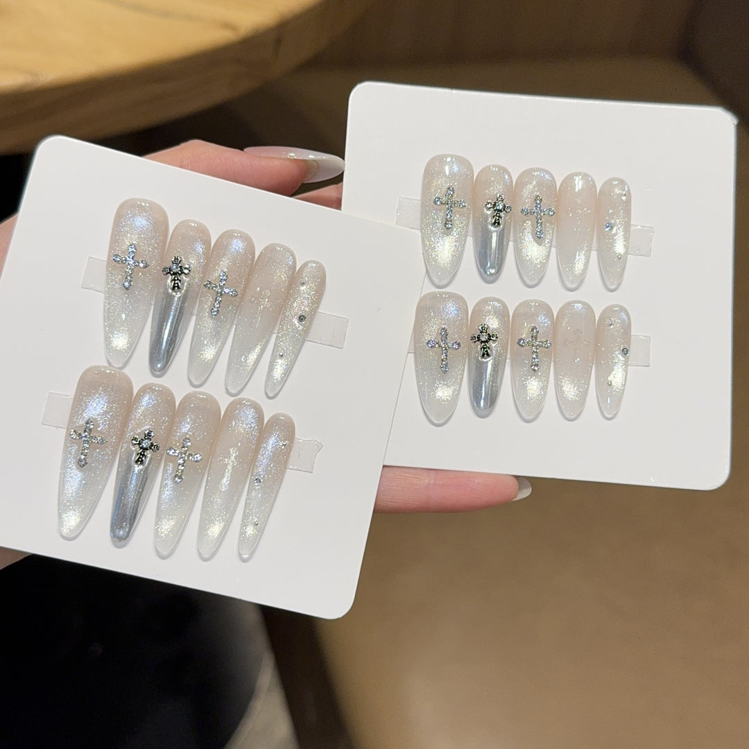 Glamorous artificial nails with sparkling accents Stornfield