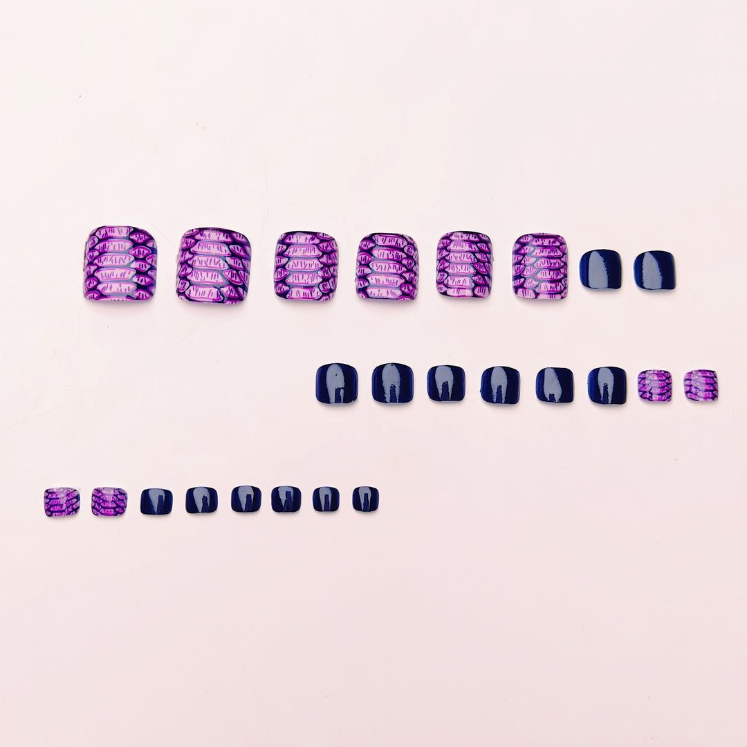 Artificial nails with glamorous snake pattern Stornfield
