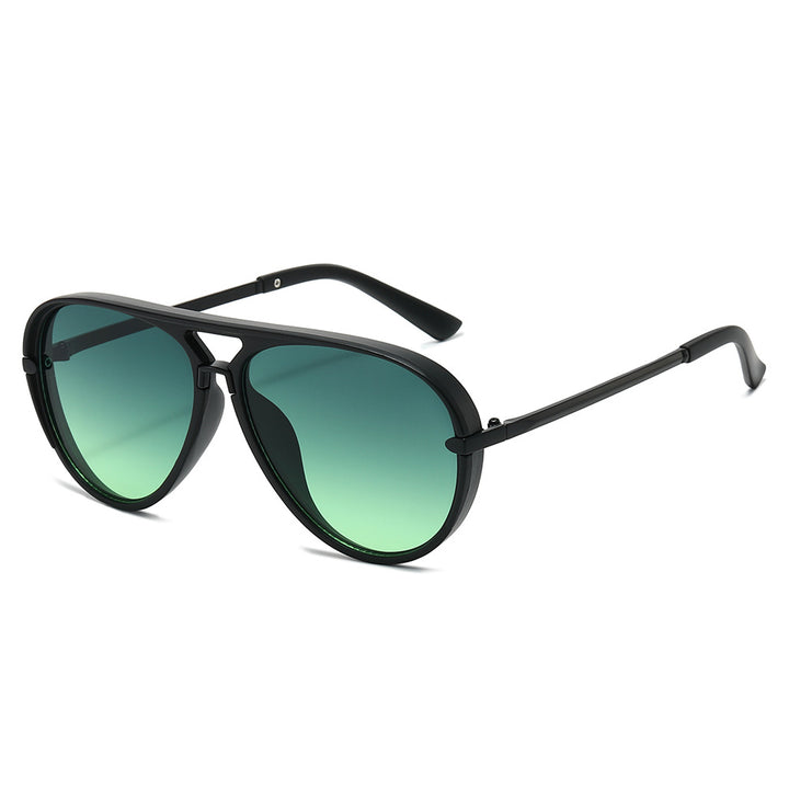 Elegant Aviator Sunglasses with Gold Accents Stornfield