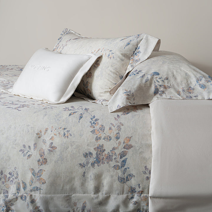 Linen-look cotton duvet cover set with delicate watercolor flower pattern and reversible function