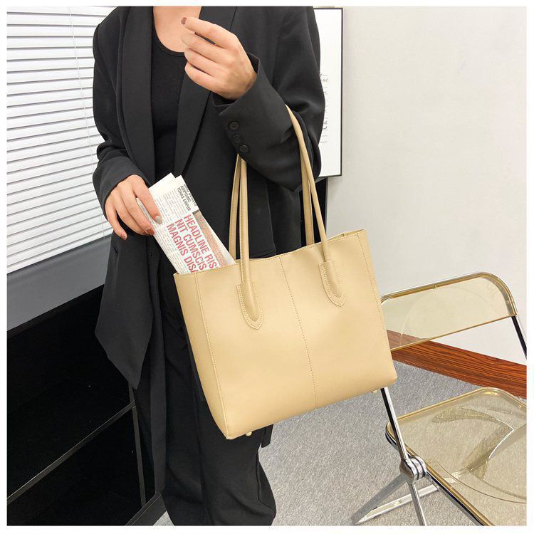 Minimalist Structured Shoulder Tote