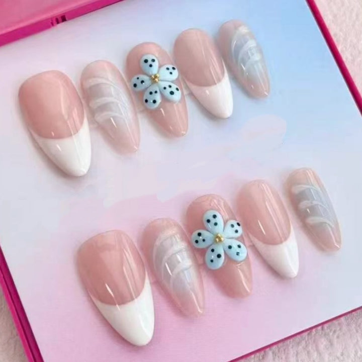 Artistic Floral and Star-Embellished Press-On Nail Set Stornfield