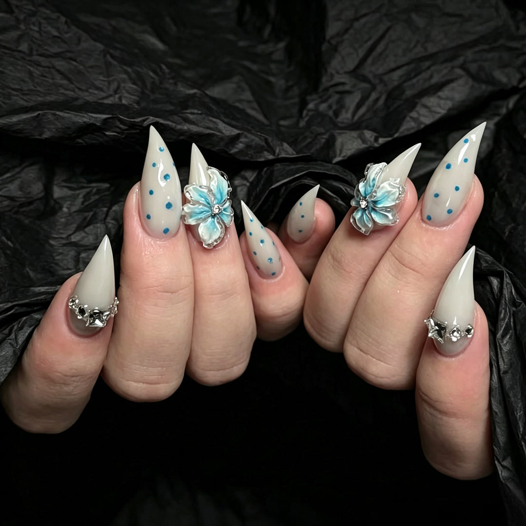 Decorative Artistic Press-On Nail Set with Floral Accents Stornfield