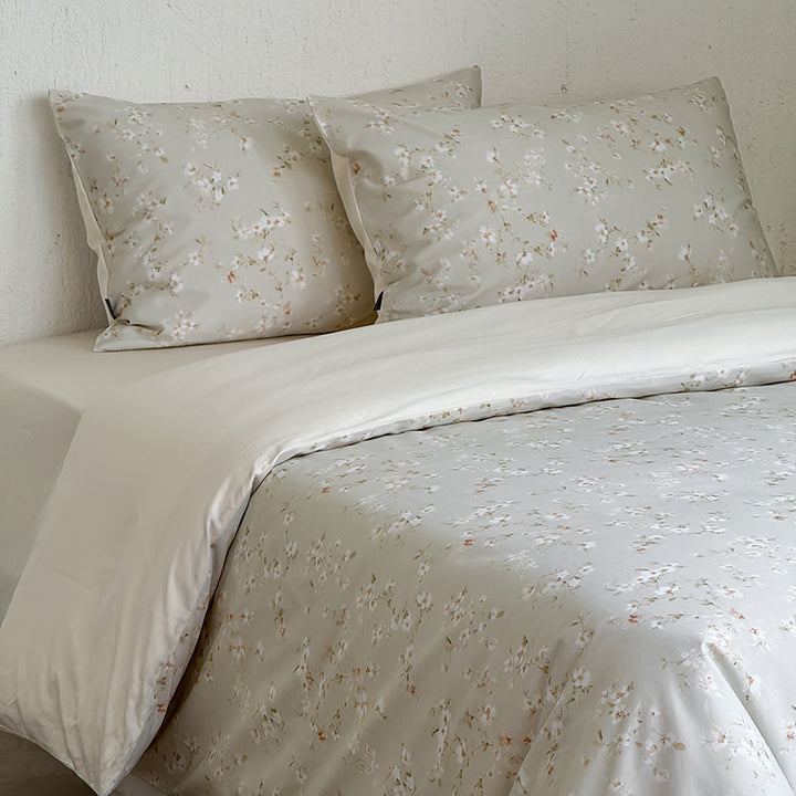 Bedding set made of cotton satin with reversible cover, fine floral allover and silky touch