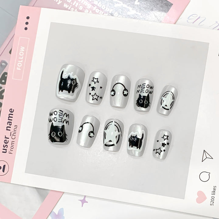 Playful nail art with cat motifs Stornfield