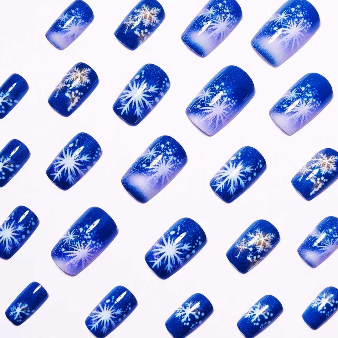 Artificial nails with shimmering winter design Stornfield