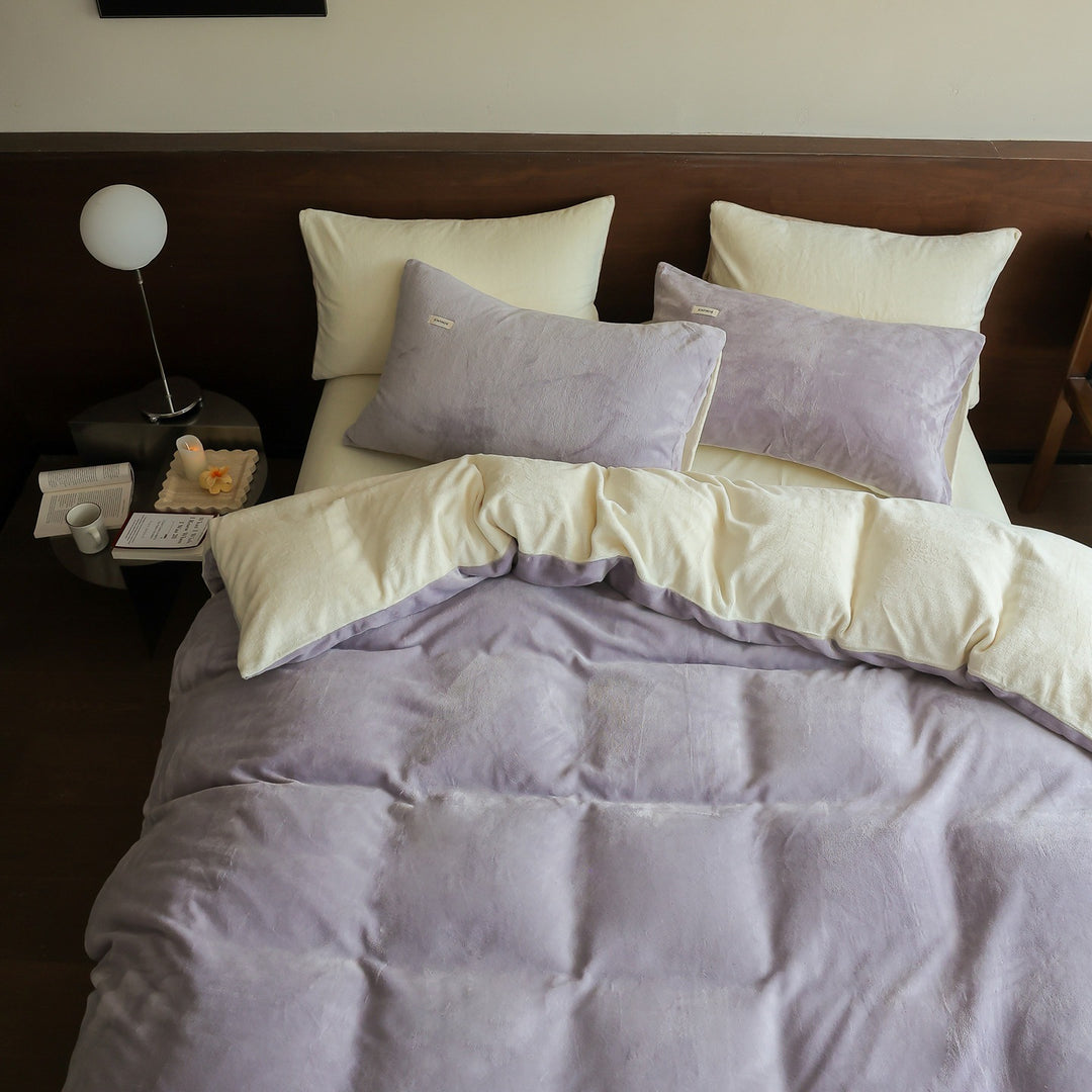 Soft velvet-look bedding set made of microfiber with breathable filling and hotel closure