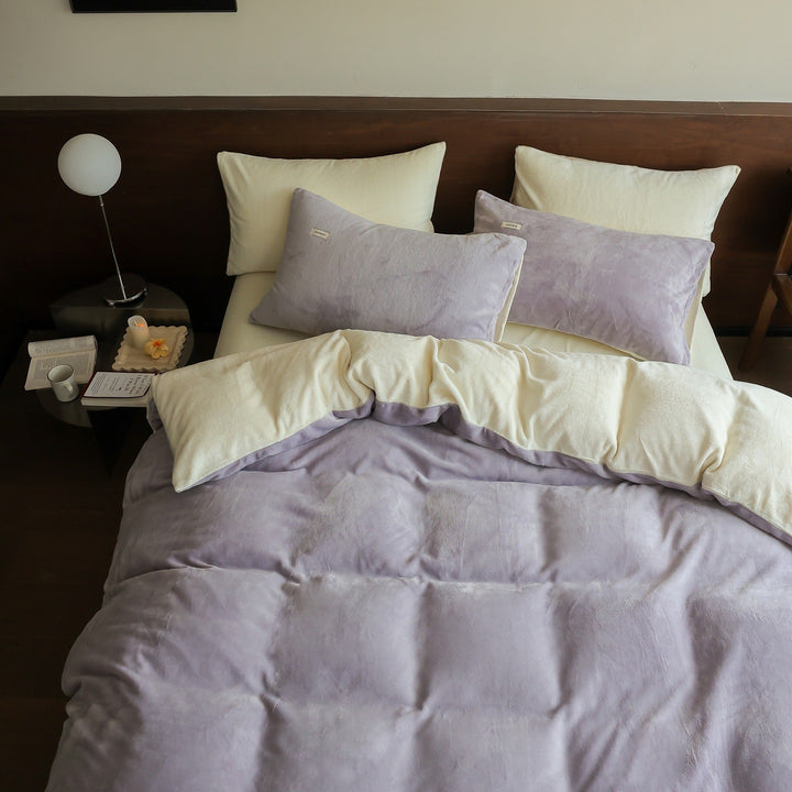 Soft velvet-look bedding set made of microfiber with breathable filling and hotel closure