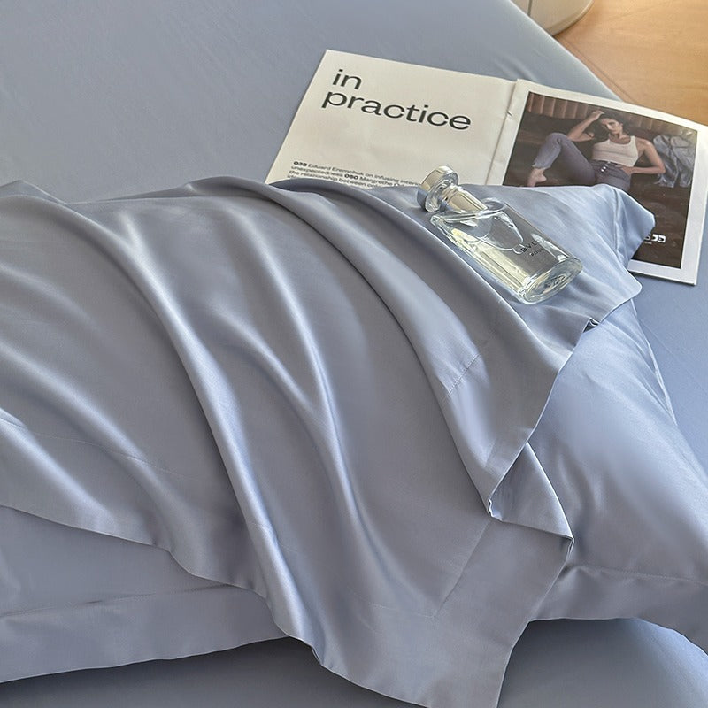 Luxurious silk-soft pillowcase made of satin with anti-wrinkle effect