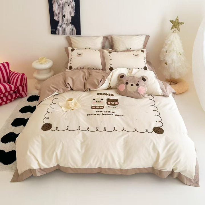 Children's bedding set with astronaut and star print, reversible function