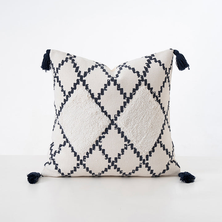 Square decorative cushion with boucle relief, zigzag and diamond pattern as well as tassels