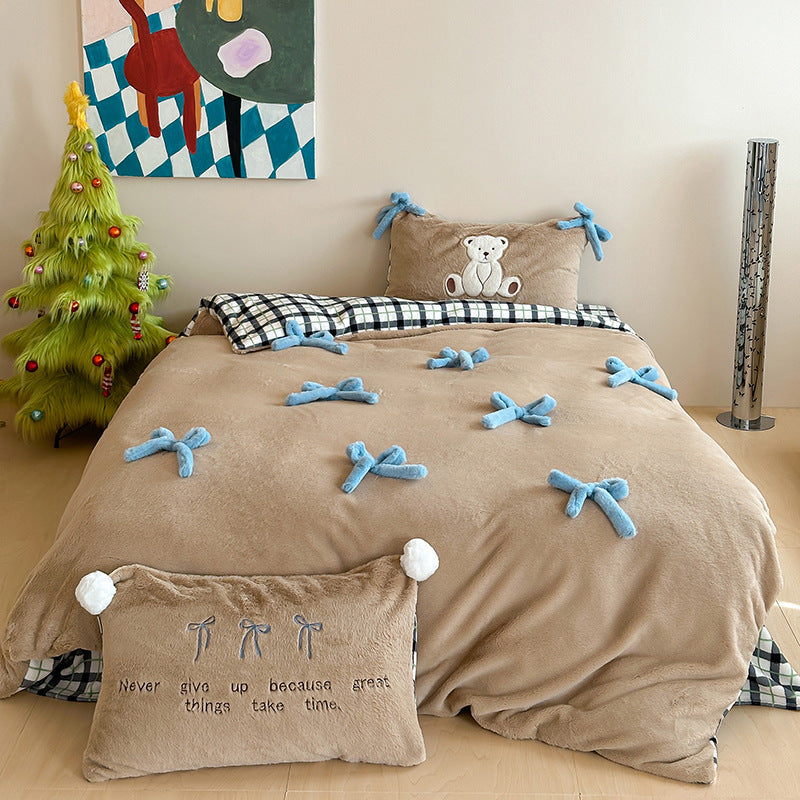 Cozy bedding set made of microfleece with 3D bows and reversible cover
