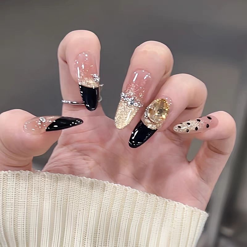 Elegantly Designed Press-On Nail Art Stornfield