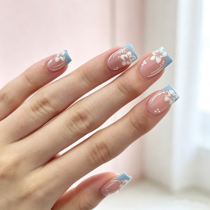 Artificial nails with floral accents Stornfield