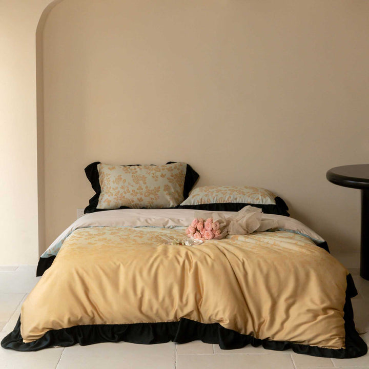 Satin bedding set with floral micro jacquard and contrasted hem