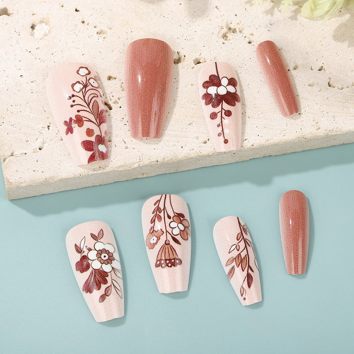 Artificial nails with filigree flower designs Stornfield