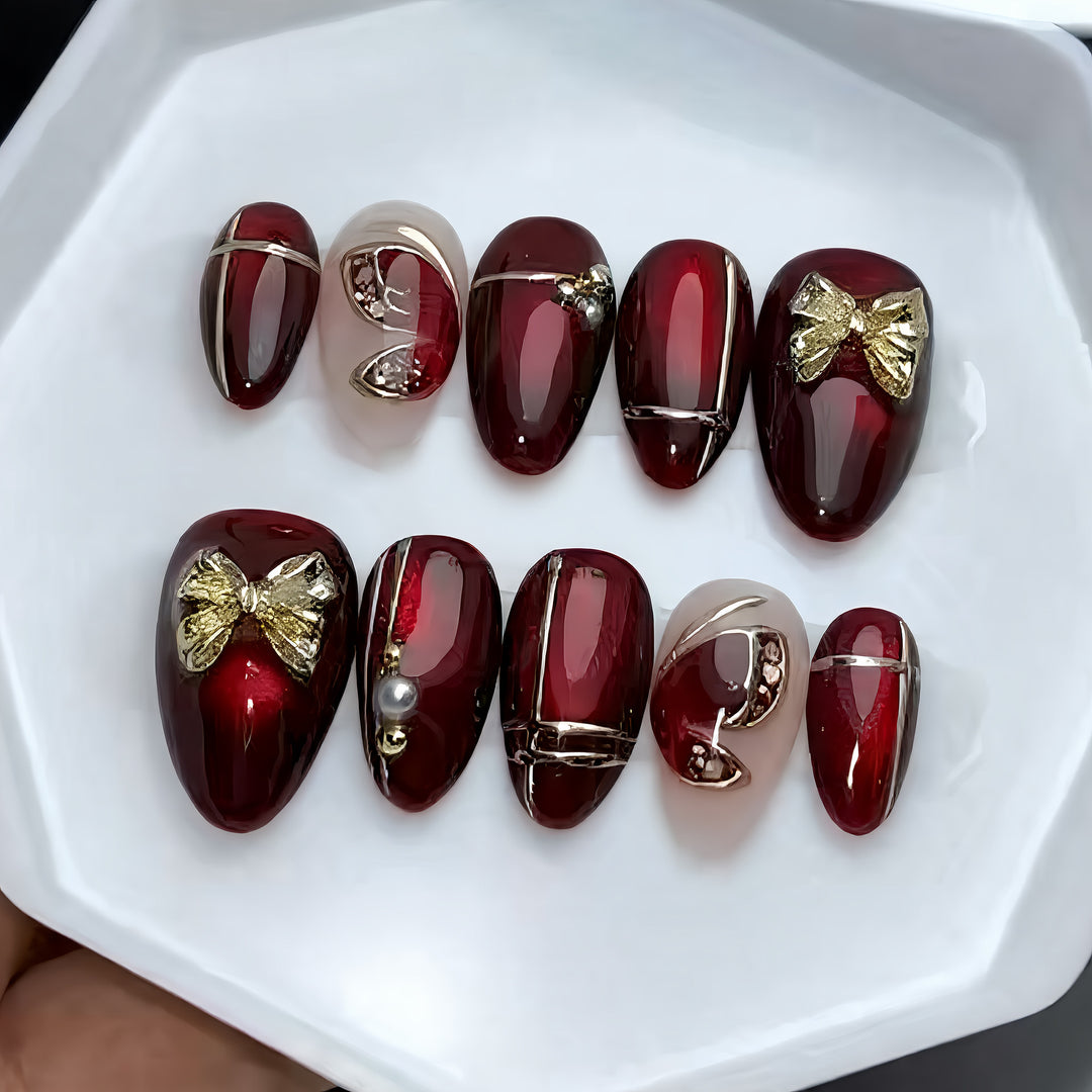 Glamorous Nail Art Set with Gold Accents
