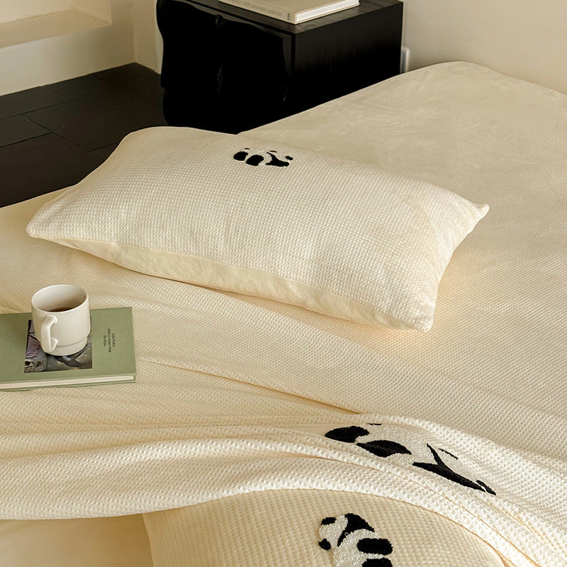 Elastic fitted sheet set made of waffle pique with embroidered panda applique