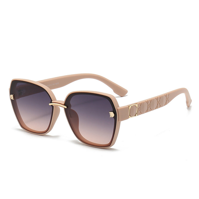 Ladies' sunglasses with a stylish, square frame and elegant details Stornfield