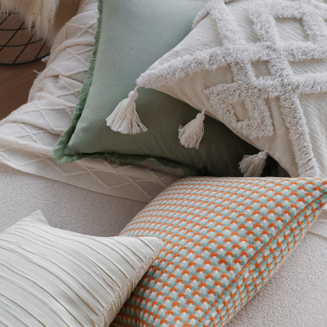 Structured decorative cushion cover