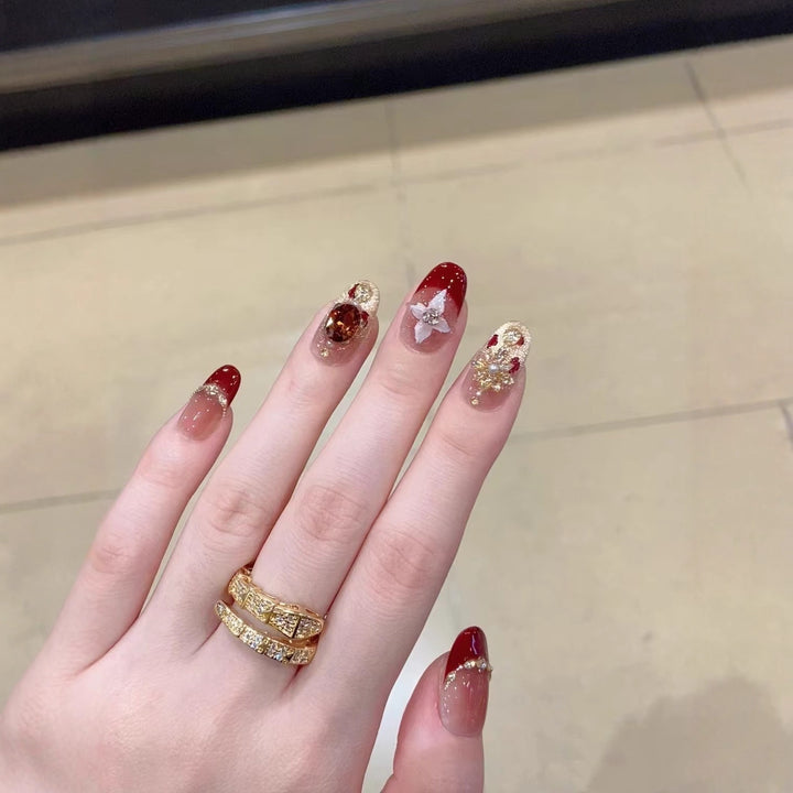 Artistic Holiday-Themed Nail Art Extensions