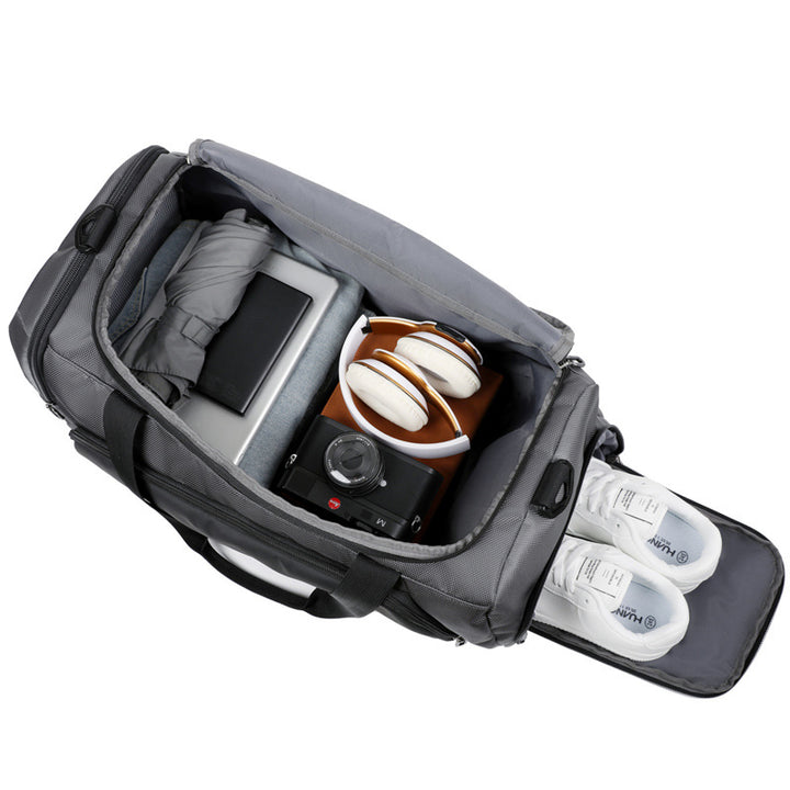 Unisex sporty travel bag with reinforced bottom and ventilation compartments Stornfield