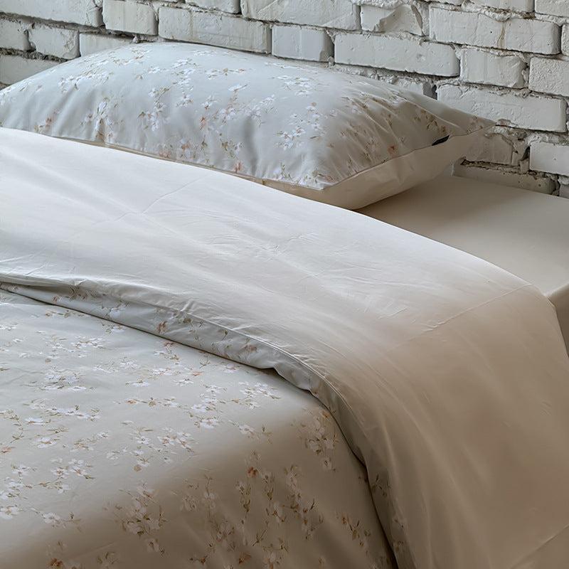 Bedding set made of cotton satin with reversible cover, fine floral allover and silky touch