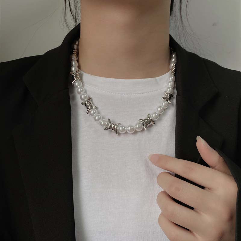 Delicate pearl necklace with filigree design Stornfield