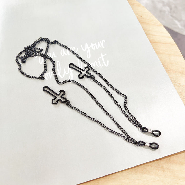 Cross-Design Eyewear Chain Stornfield