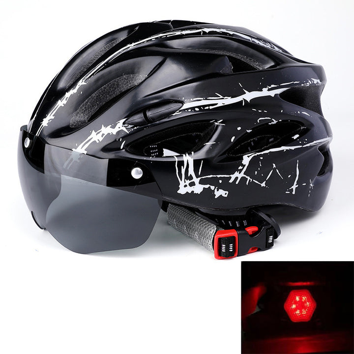 Bicycle helmet with integrated sun visor and optimal ventilation Stornfield