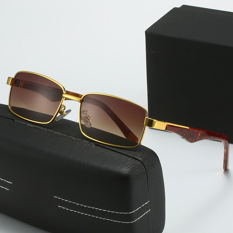 Women's corrective glasses with elegant gold-colored frame and stylish design Stornfield