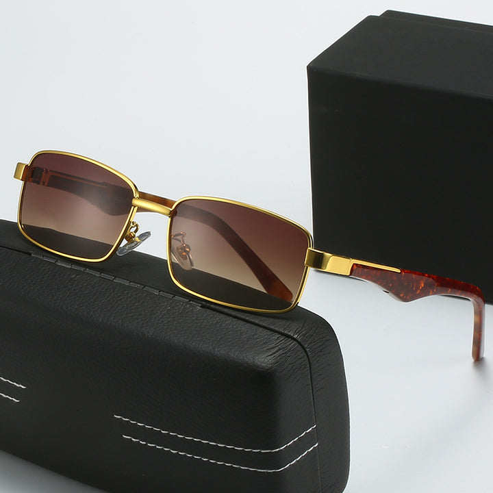 Women's corrective glasses with elegant gold-colored frame and stylish design Stornfield